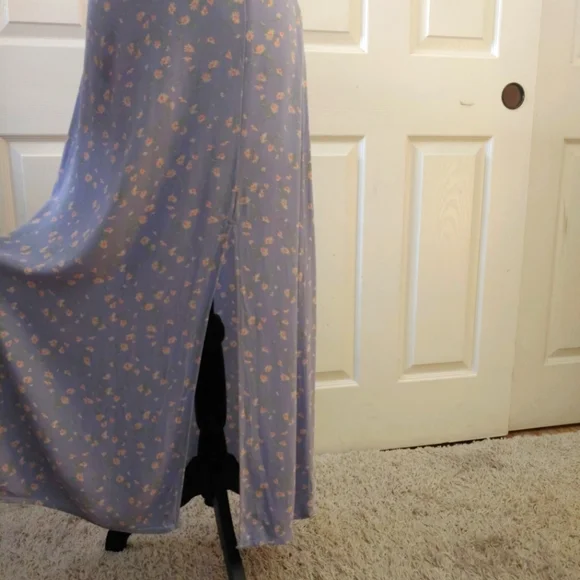 American Eagle Floral Pale Lavender Maxi Skirt With Slit Women's Size Medium - Picture 2 of 6